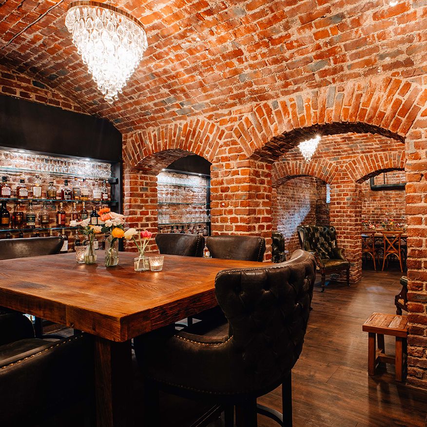 wine whisky lounge 01
